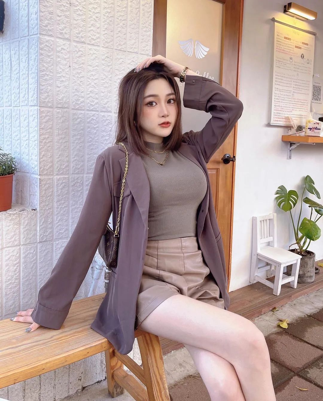 台妹：极致腰臀比  动人蜜桃臀