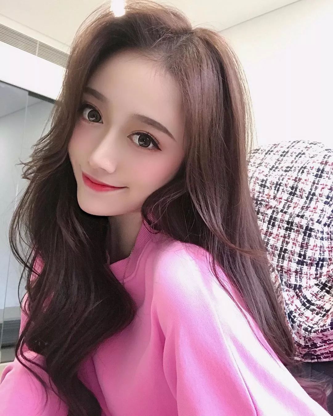 上翘的嘴角像月牙