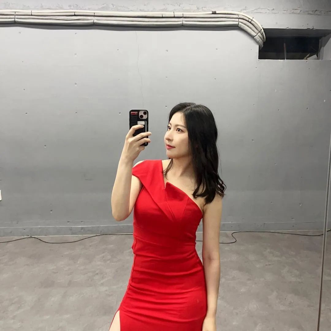 韩国网红：身材超好的小提琴女生