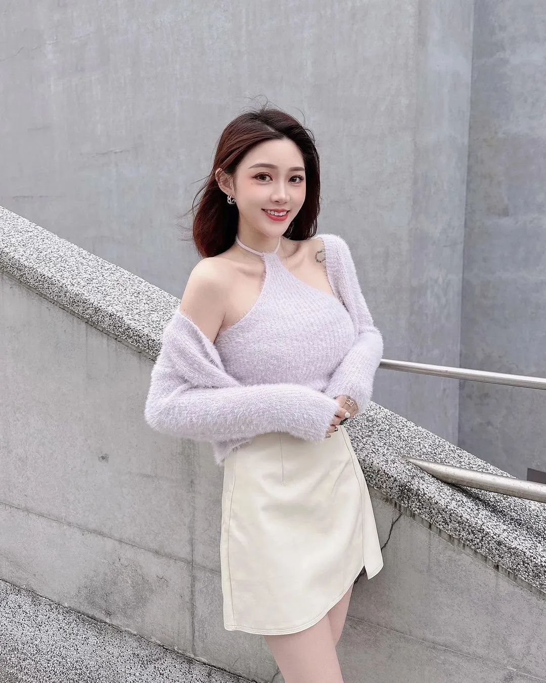 台妹：极致腰臀比  动人蜜桃臀