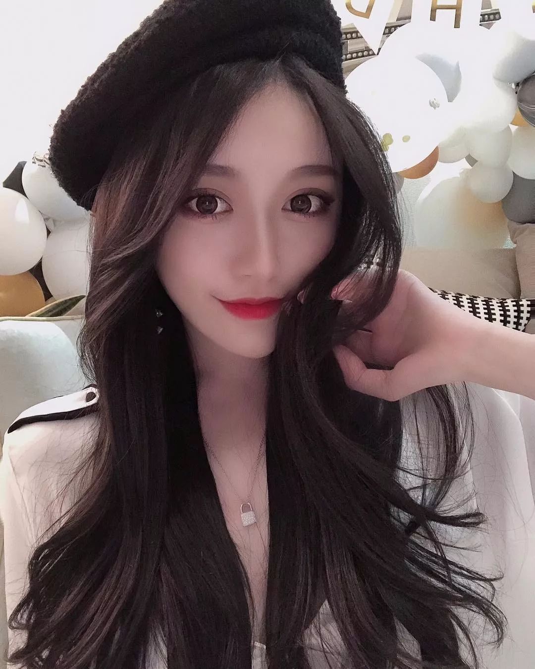 上翘的嘴角像月牙