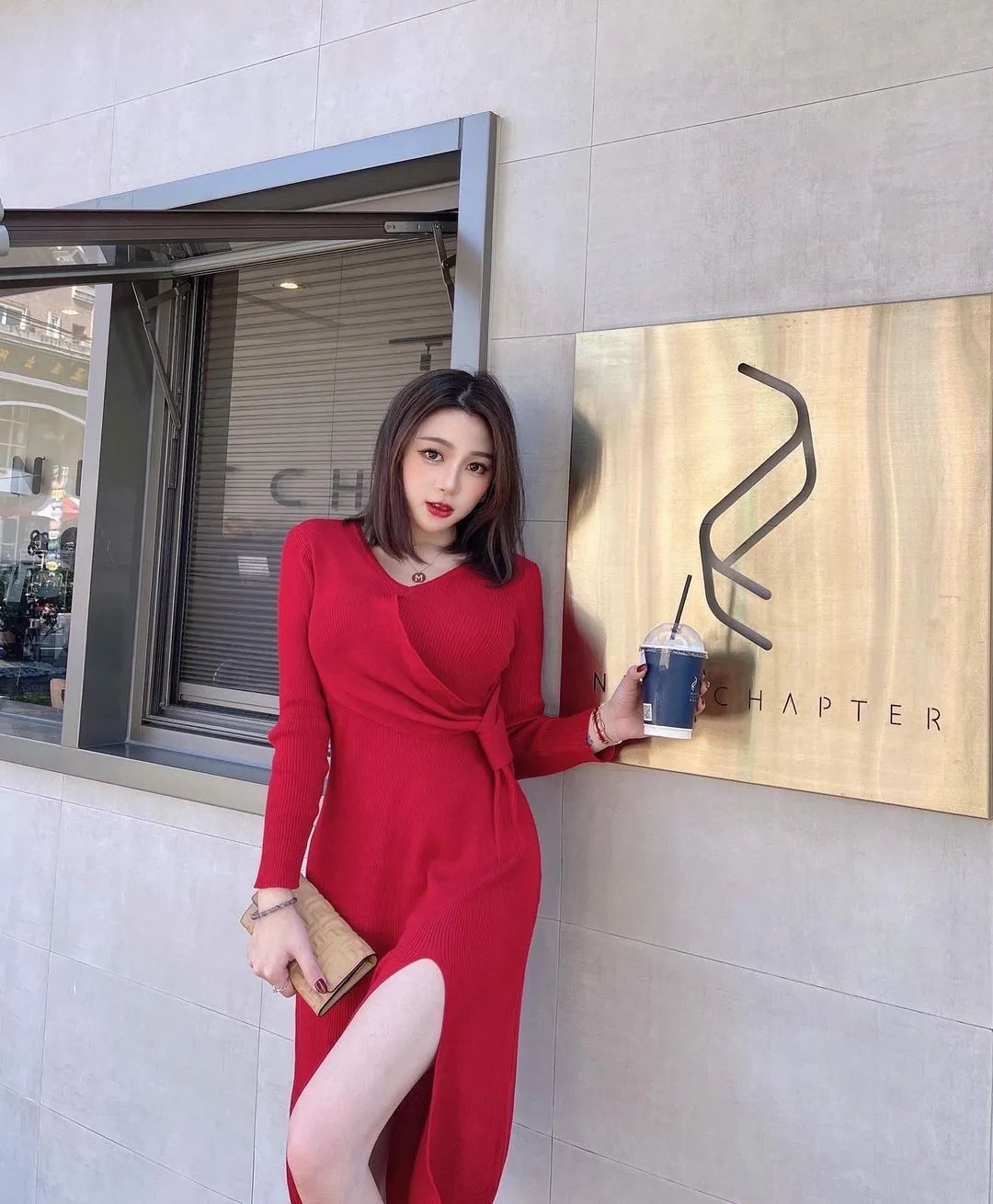 台妹：极致腰臀比  动人蜜桃臀