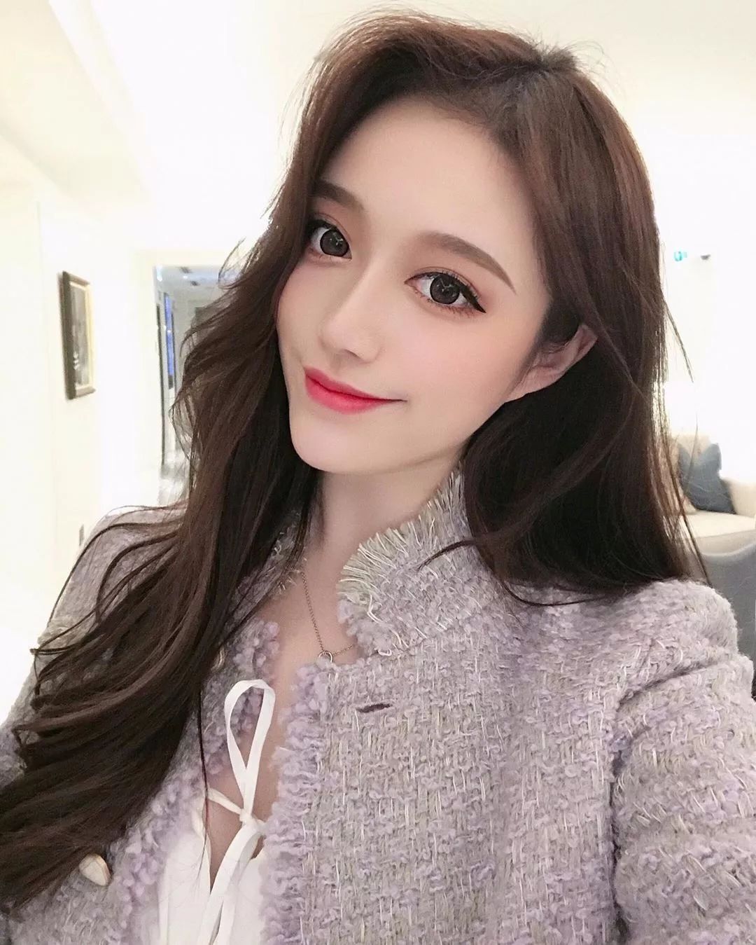 上翘的嘴角像月牙