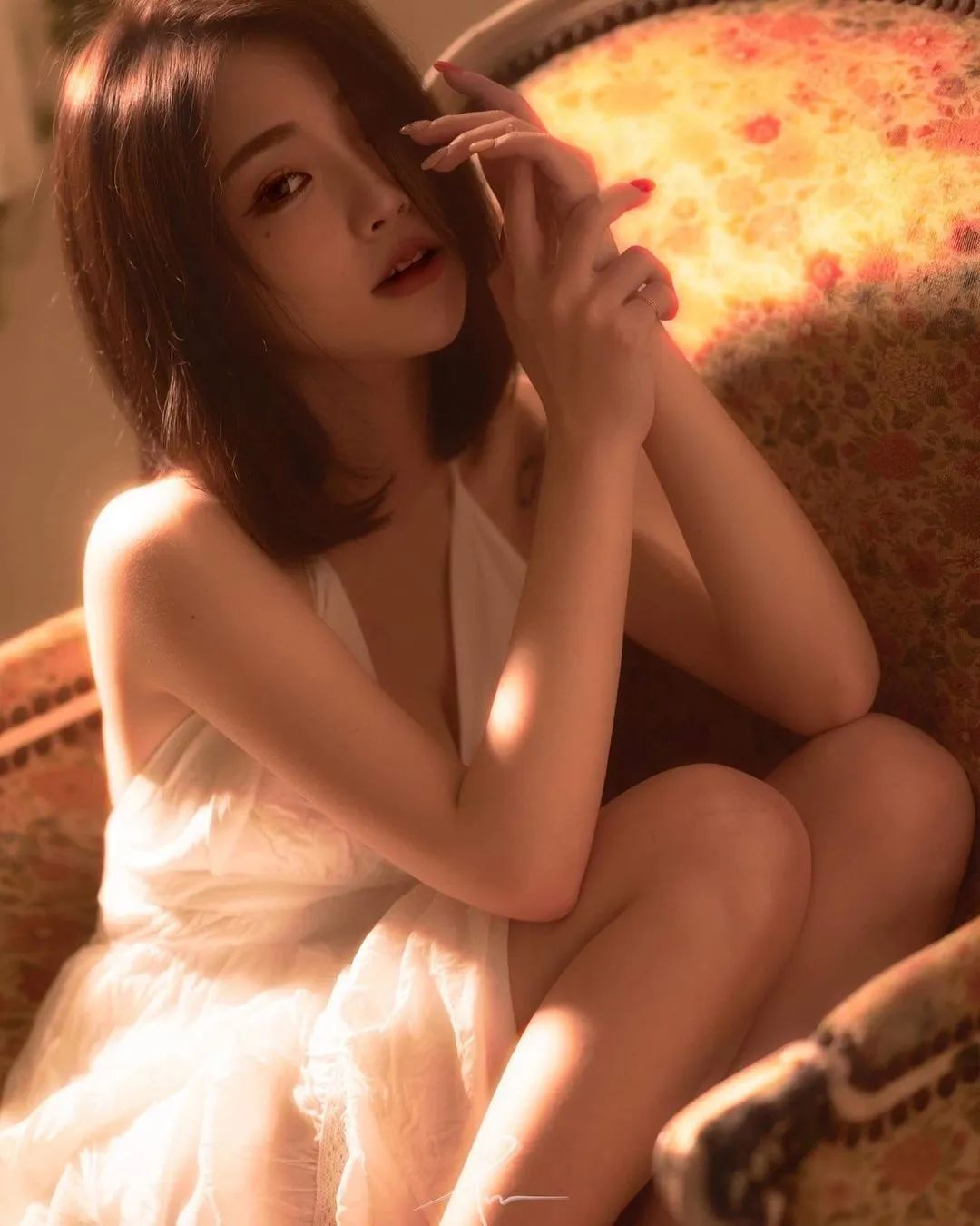 台妹：极致腰臀比  动人蜜桃臀