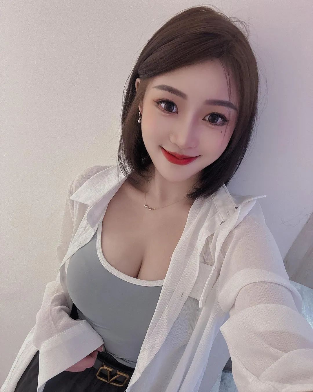 台妹：极致腰臀比  动人蜜桃臀