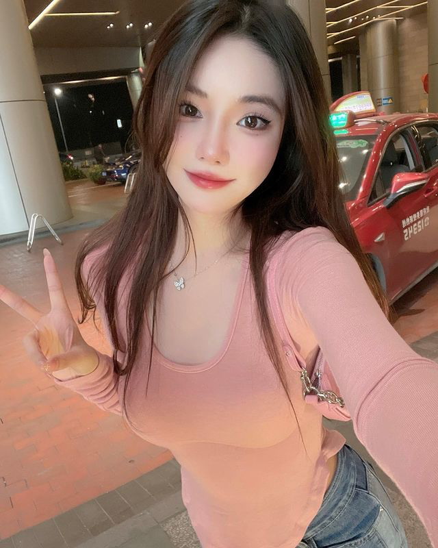 国产网红：婀娜身姿  引人侧目