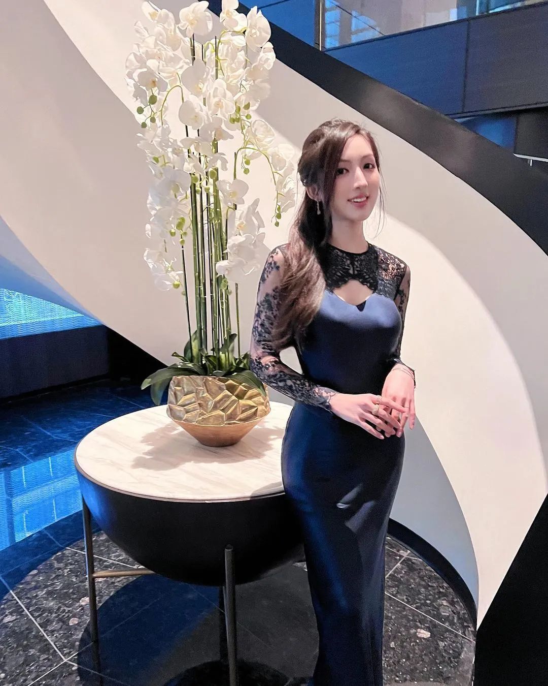 香港网红：完美比例，惹火身材