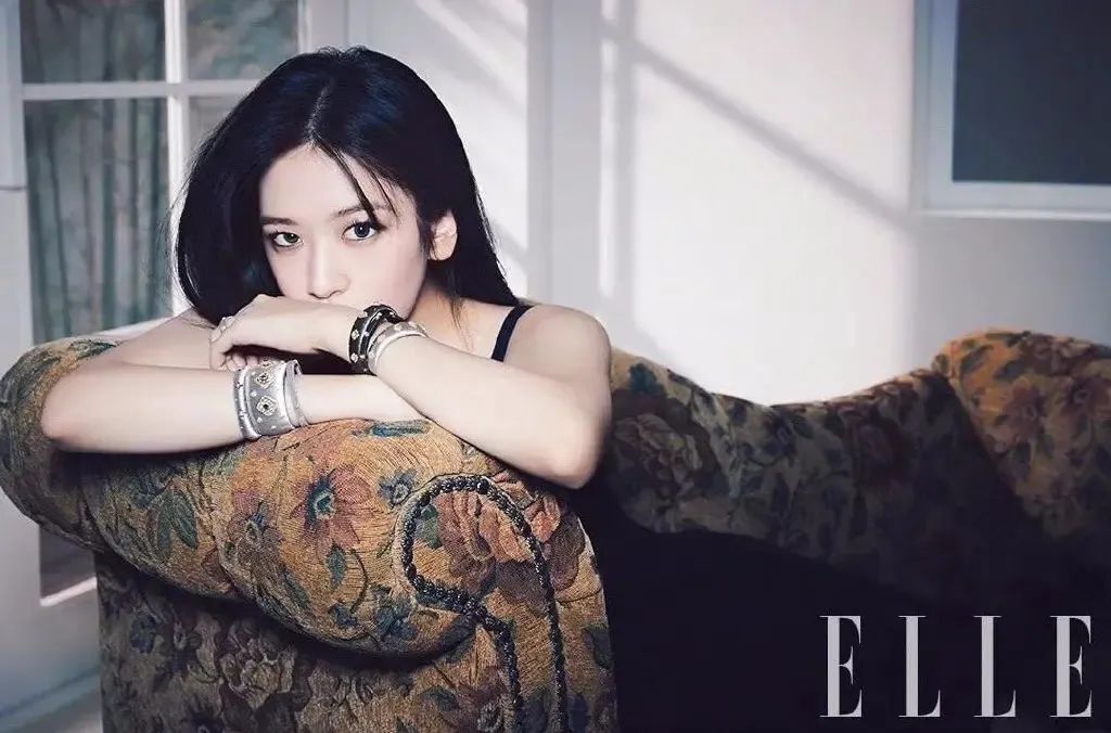 安宥真，ELLE Korea 11月刊画报释出，冷御干练，演绎别样的珠宝美人格调