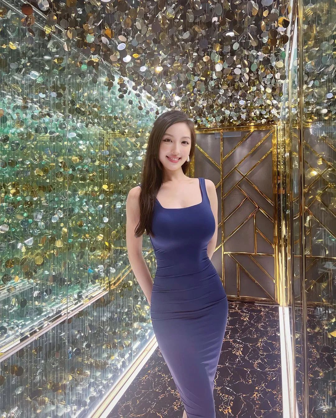 香港网红：完美比例，惹火身材