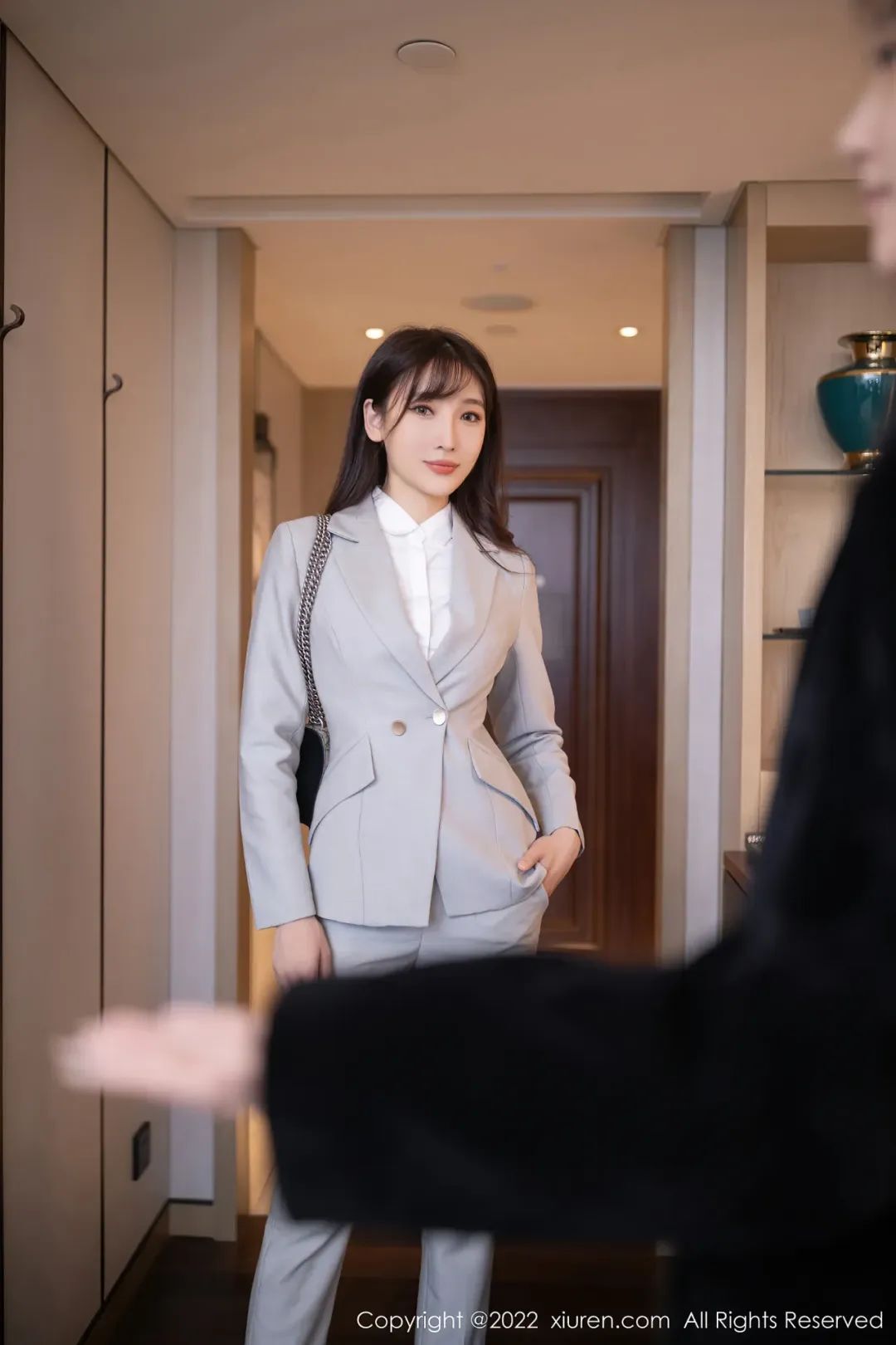 秀人网写真-陆萱萱OL制服