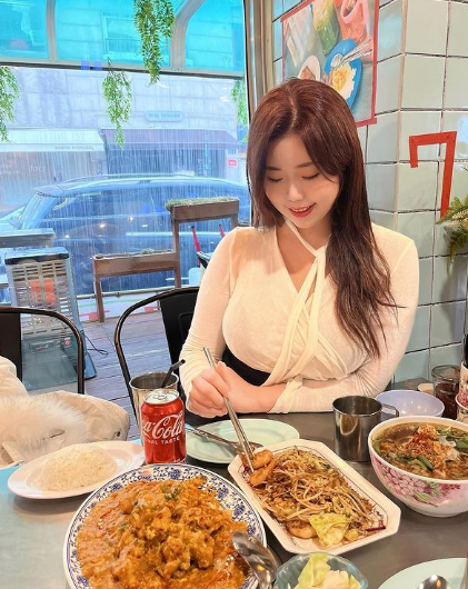 兄弟们，韩国顶级美女网红，微胖天花板，甜美可爱，没有科技狠活！
