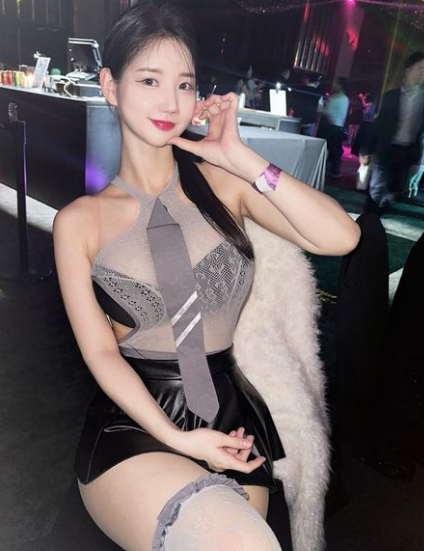 兄弟们，韩国美女DJ，长相清纯，身材无敌，适合做你女朋友吗？