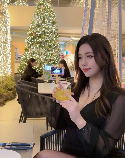 兄弟们，韩国顶级美女网红，微胖天花板，甜美可爱，没有科技狠活！