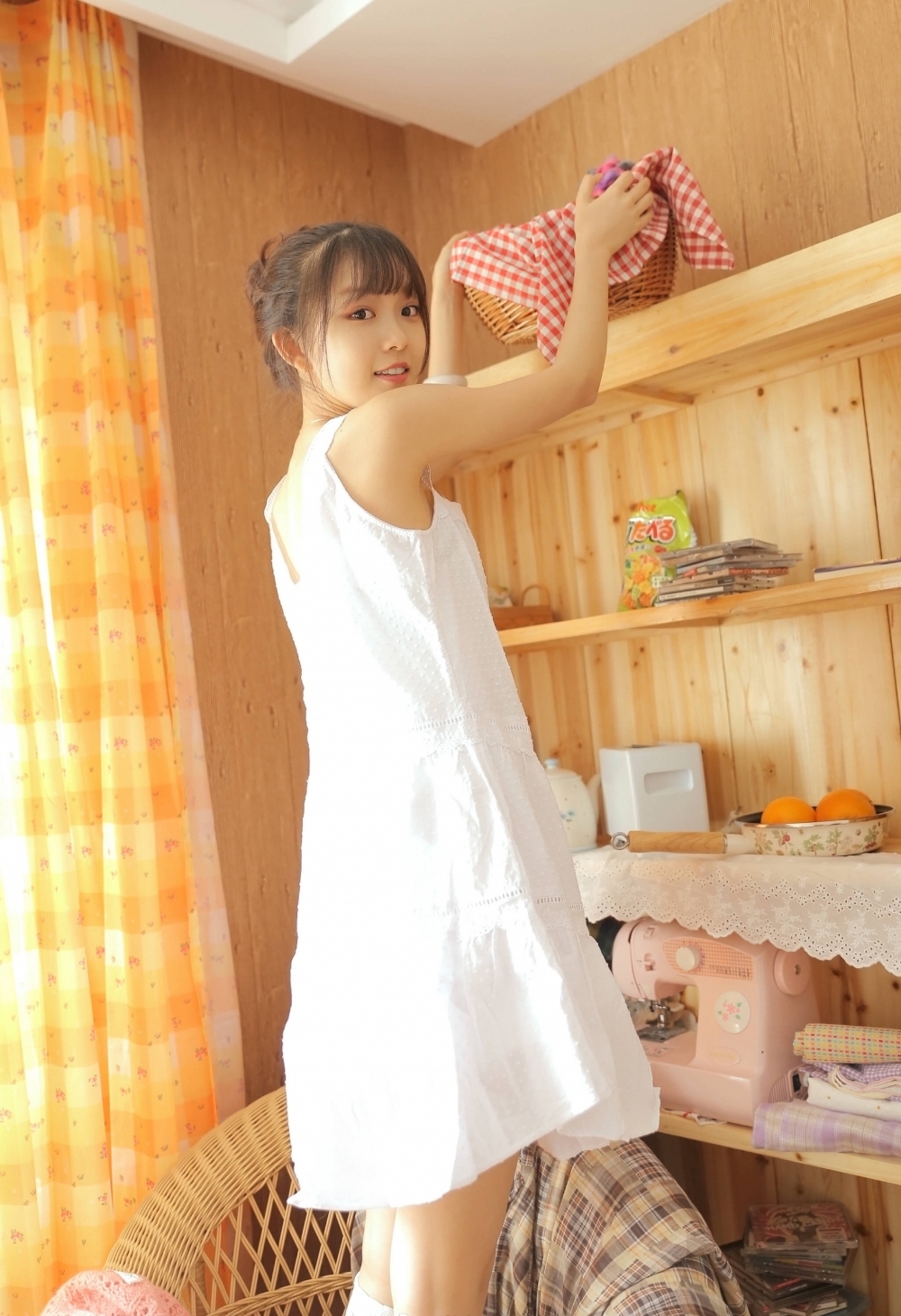 日系针织白袜吊带短裙居家少女私房写真