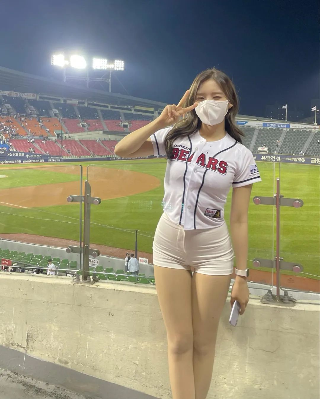 韩国网红，凹凸有致，顶呱呱