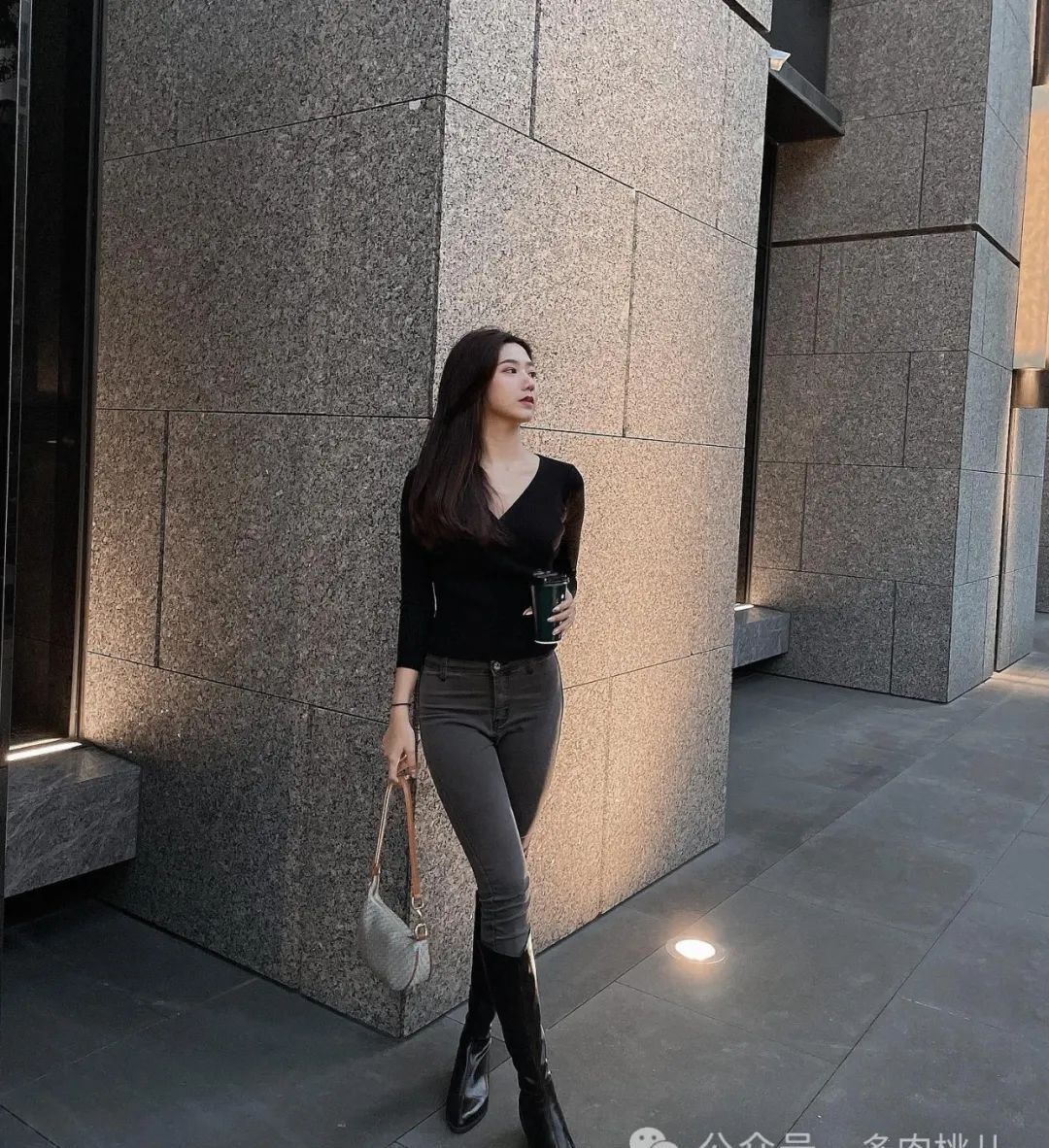 【miaoqq__】身材高挑修长 怎么做到又瘦又有肉的啊