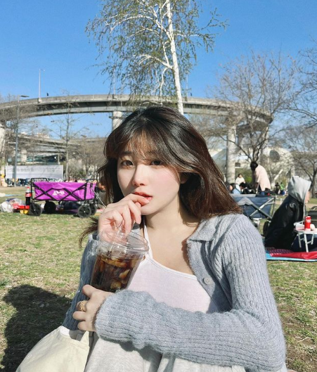 兄弟们，这个做你们的女朋友应该没啥意见吧！