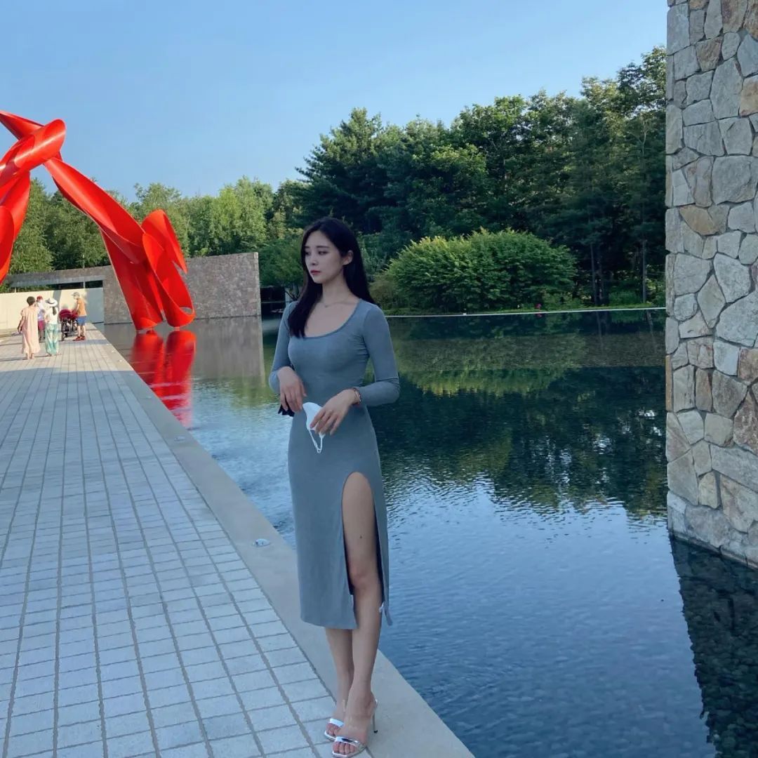 韩国网红，凹凸有致，顶呱呱