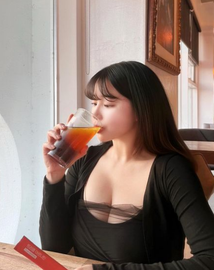 兄弟们，这个做你们的女朋友应该没啥意见吧！