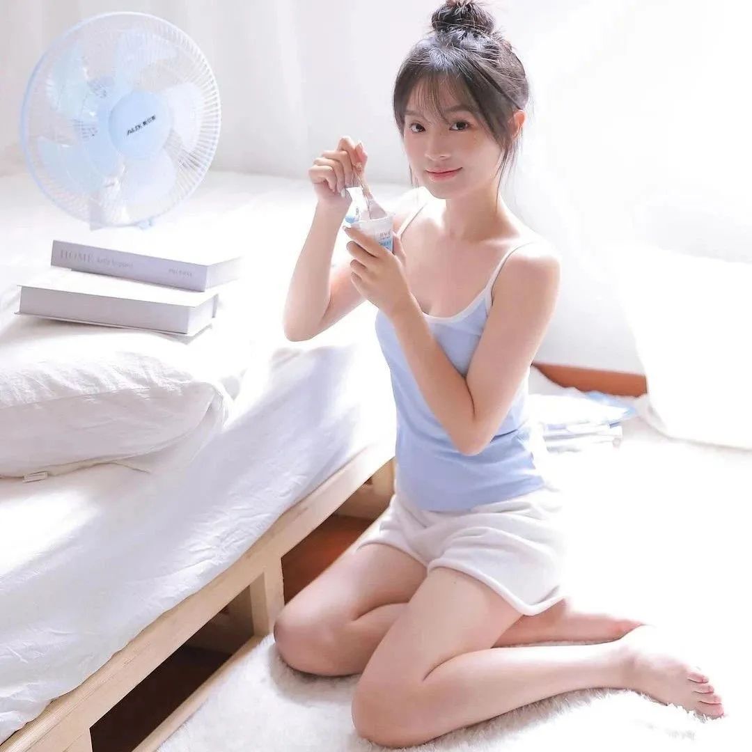 ?????写真｜晴天甜妹玉足纯欲风づ