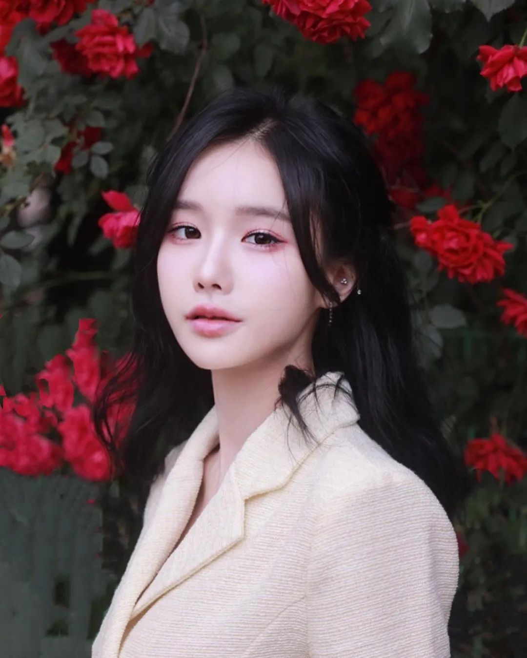 韩国车模娜娜 | 超白皙皮肤，风格多变的举牌女神
