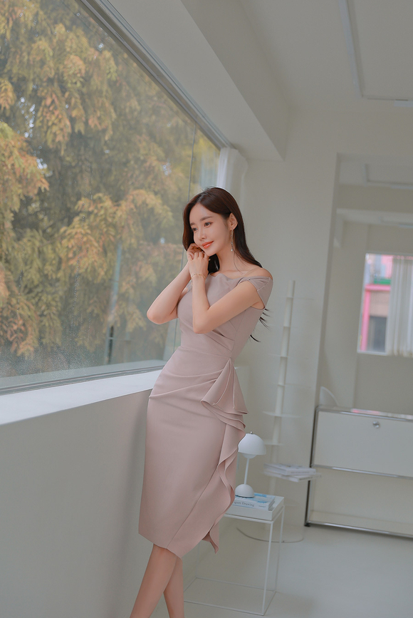240218_RO更新(甜菜棕叶落红飘肩无袖包臀裙)