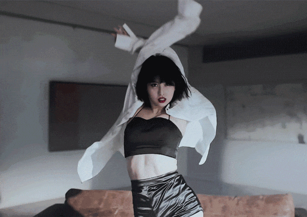 日本最辣女歌手，她喜欢钢管舞
