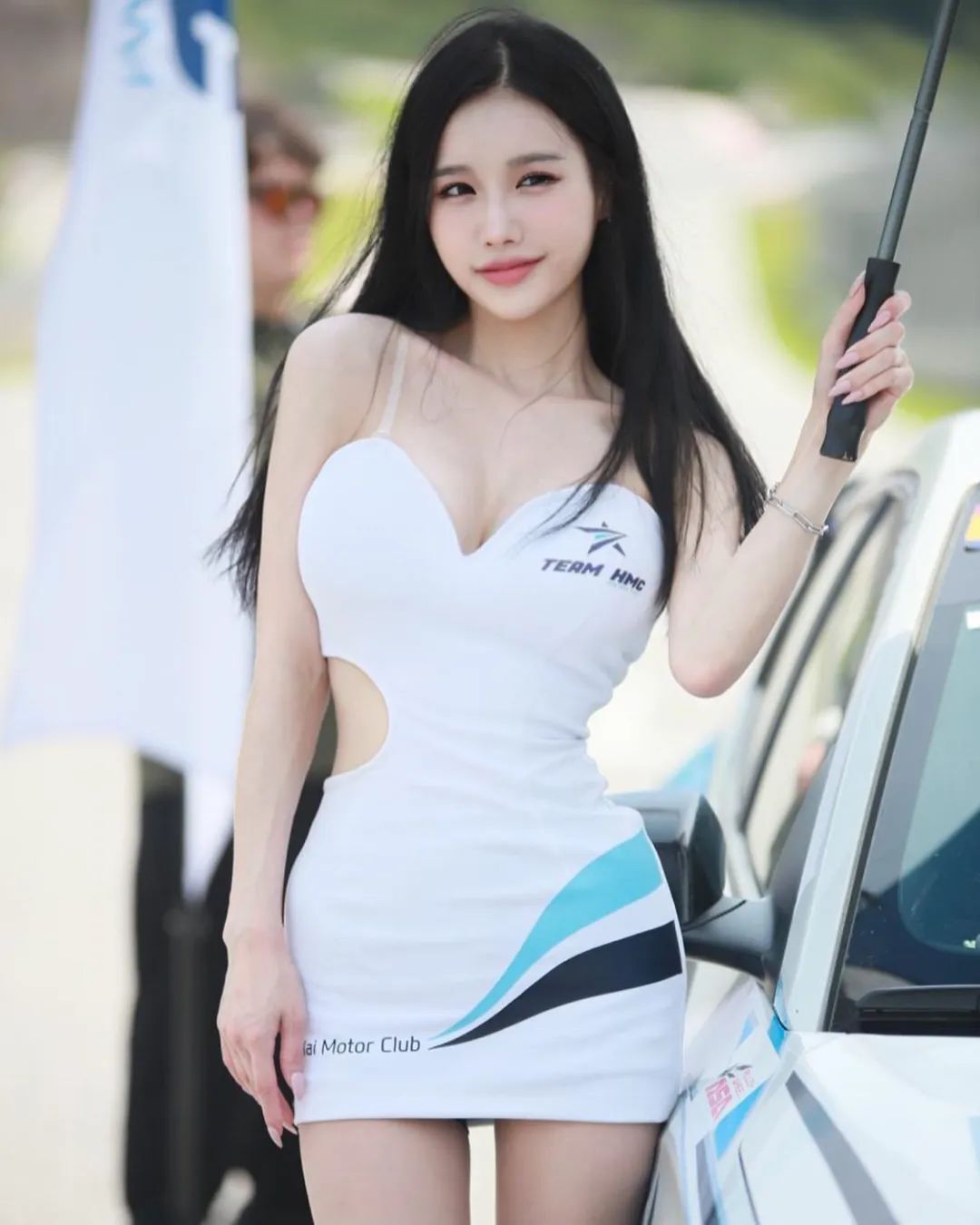 韩国车模娜娜 | 超白皙皮肤，风格多变的举牌女神