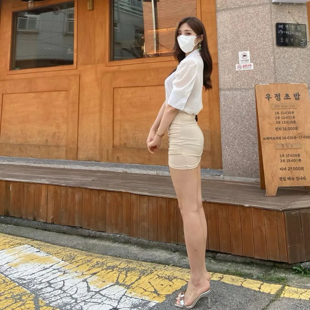韩国网红，凹凸有致，顶呱呱