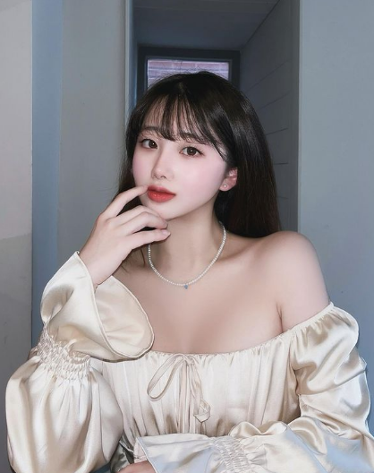 兄弟们，这个做你们的女朋友应该没啥意见吧！