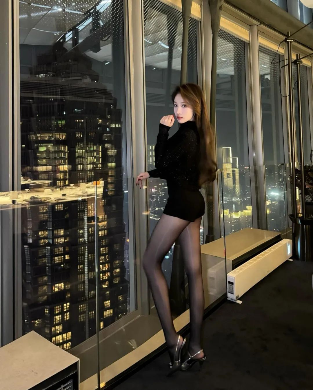 满屏黑丝长腿！湖人女球迷，太顶了