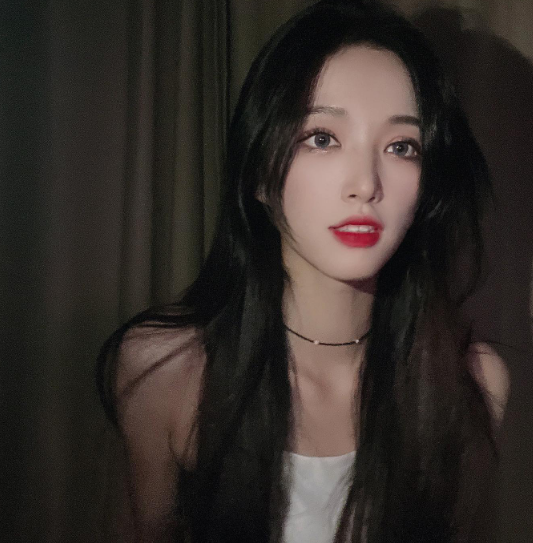 兄弟们，韩国顶级啦啦队美女，她真的，太会扭了，完全顶不住啊！