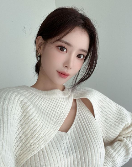 兄弟们，韩国顶级网红美女，大长腿爱健身，姐姐鲨我！