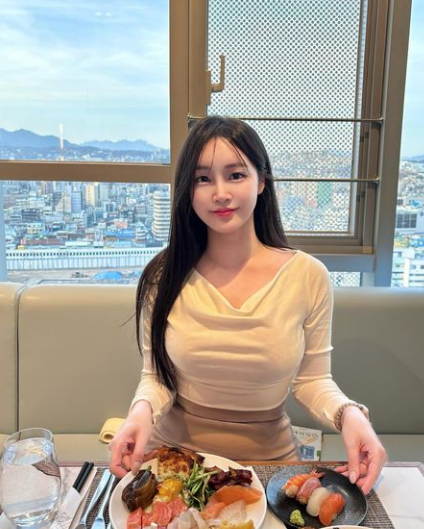 兄弟们，韩国顶级网红美女，韵味十足，姐姐鲨我！
