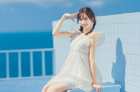 兄弟们，极品啦啦队美女！她真的，太会扭了，你们肯定顶不住！