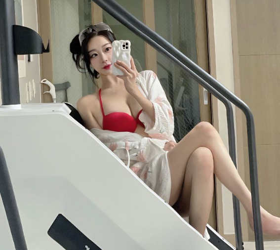 瑜伽裤！大长腿！cos蜘蛛侠！真的好凶，这么大的事根本藏不住！
