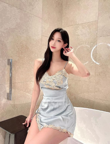 极品韩妹！大长腿，适合蹬三轮！这身材，很难不爱！