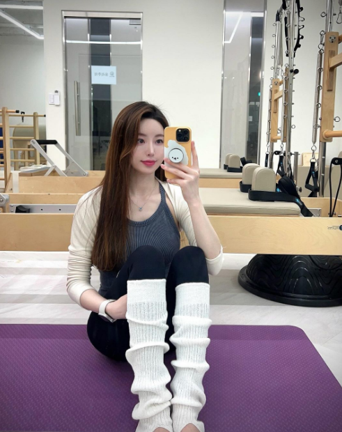 兄弟们，韩国顶级网红美女，颜值超高，身材犯规，这完全顶不住啊！