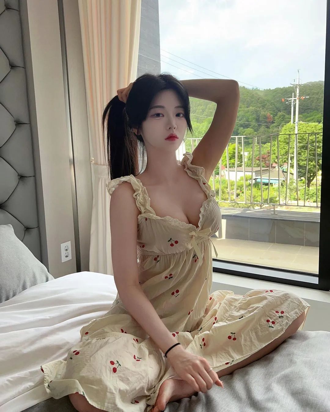 兄弟们，韩国顶级网红美女，又纯又御，这可爱劲真的顶不住！