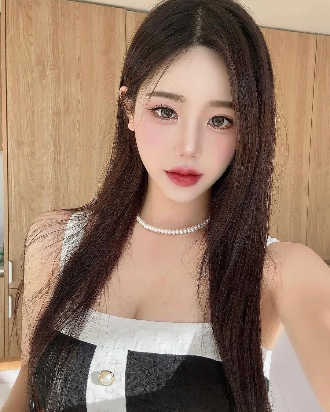 兄弟们，韩国顶级网红美女，清纯可爱，深藏不露，真的顶不住啊！