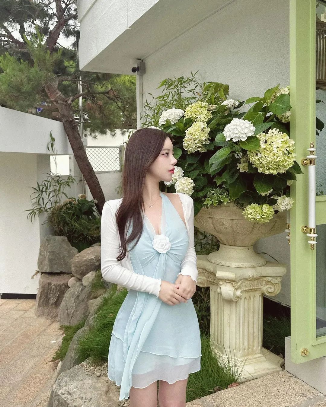 兄弟们，韩国顶级网红美女，清纯可爱，深藏不露，真的顶不住啊！