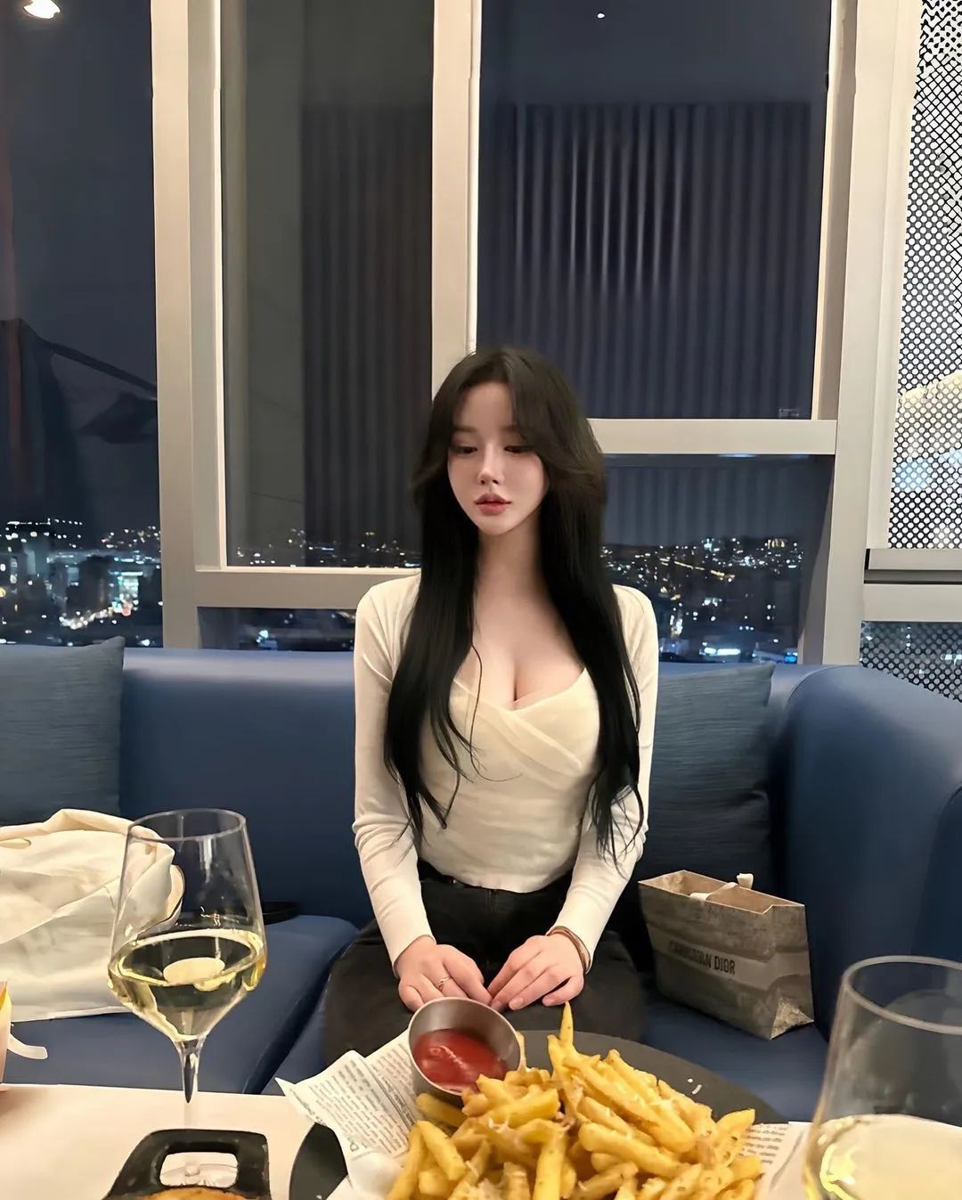 兄弟们，韩国顶级网红美女，又纯又御，真的好凶，完全顶不住啊！