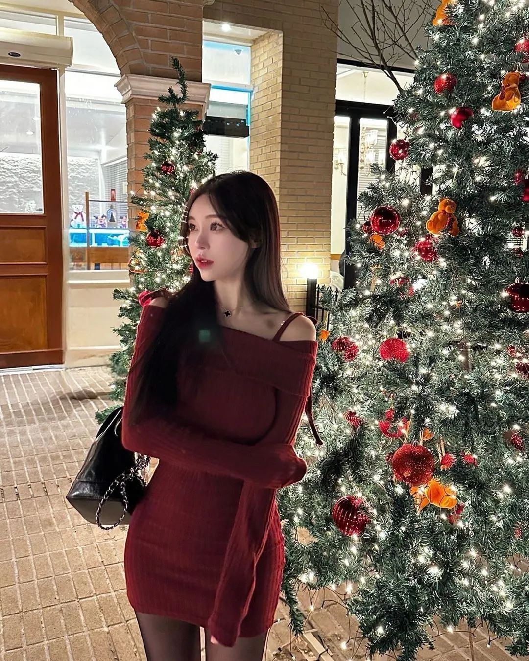 兄弟们，韩国顶级网红美女，红色更有韵味，这么大的事应该早点说！