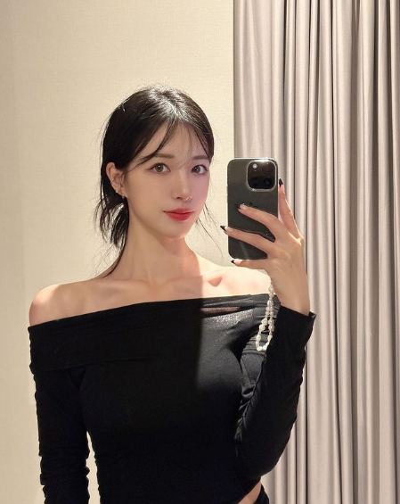 兄弟们，韩国顶级啦啦队美女，她真的，太会扭了，完全顶不住啊！