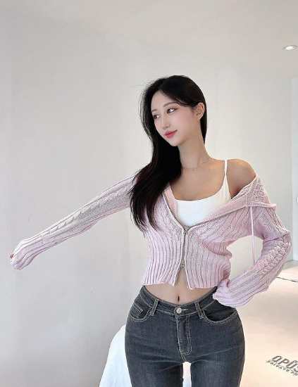 极品韩妹！大长腿，适合蹬三轮！这身材，很难不爱！