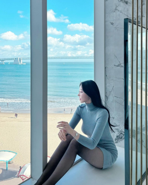 兄弟们，韩国顶级网红美女，大长腿，高颜值，这个很难不爱啊！