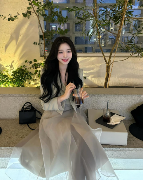 兄弟们，韩国顶级网红美女，大长腿，高颜值，这个很难不爱啊！