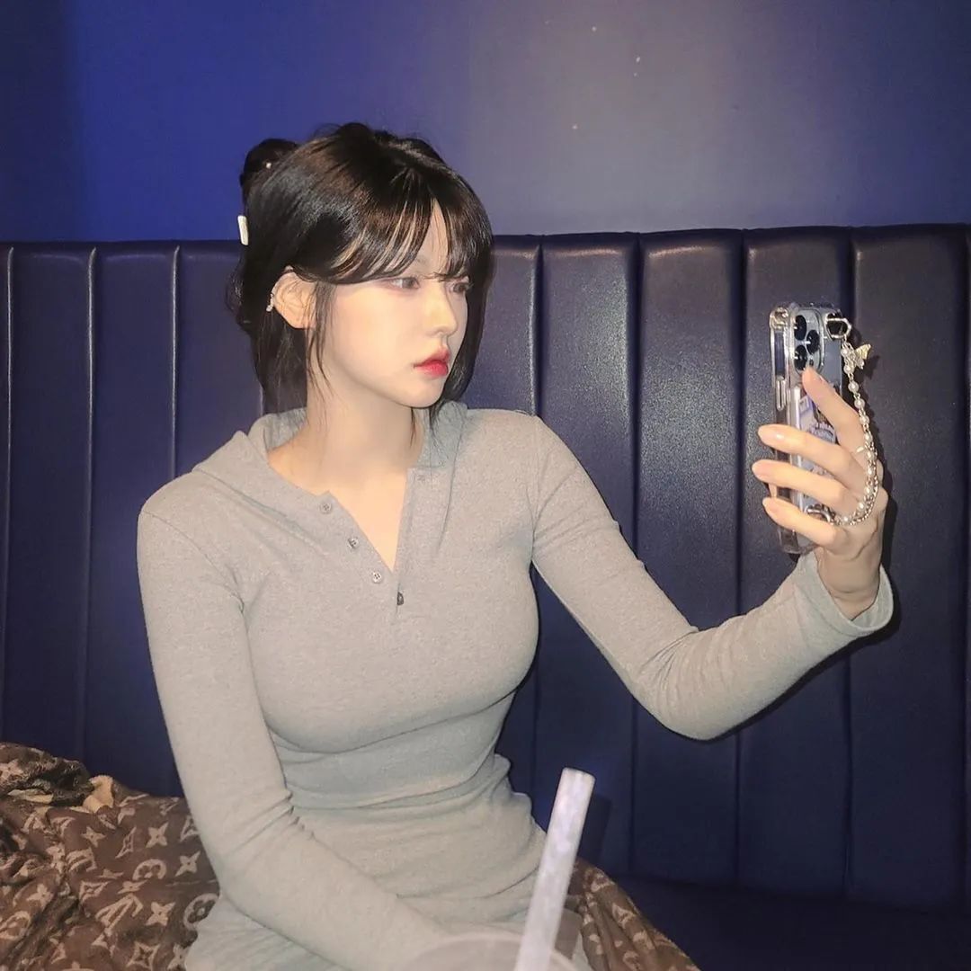 兄弟们，韩国顶级网红美女，又纯又御，这可爱劲真的顶不住！