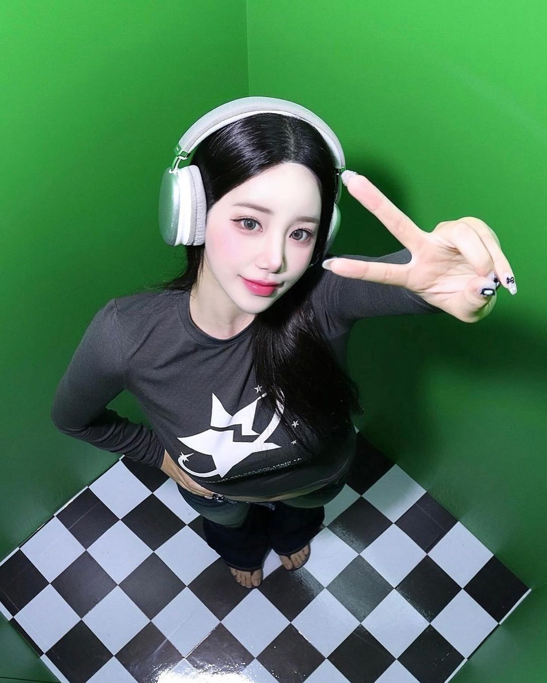 兄弟们，韩国顶级网红美女，清纯可爱，深藏不露，真的顶不住啊！
