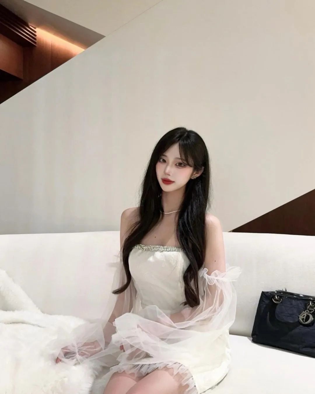 兄弟们，韩国顶级网红美女，清纯可爱，很想保护她，完全顶不住！